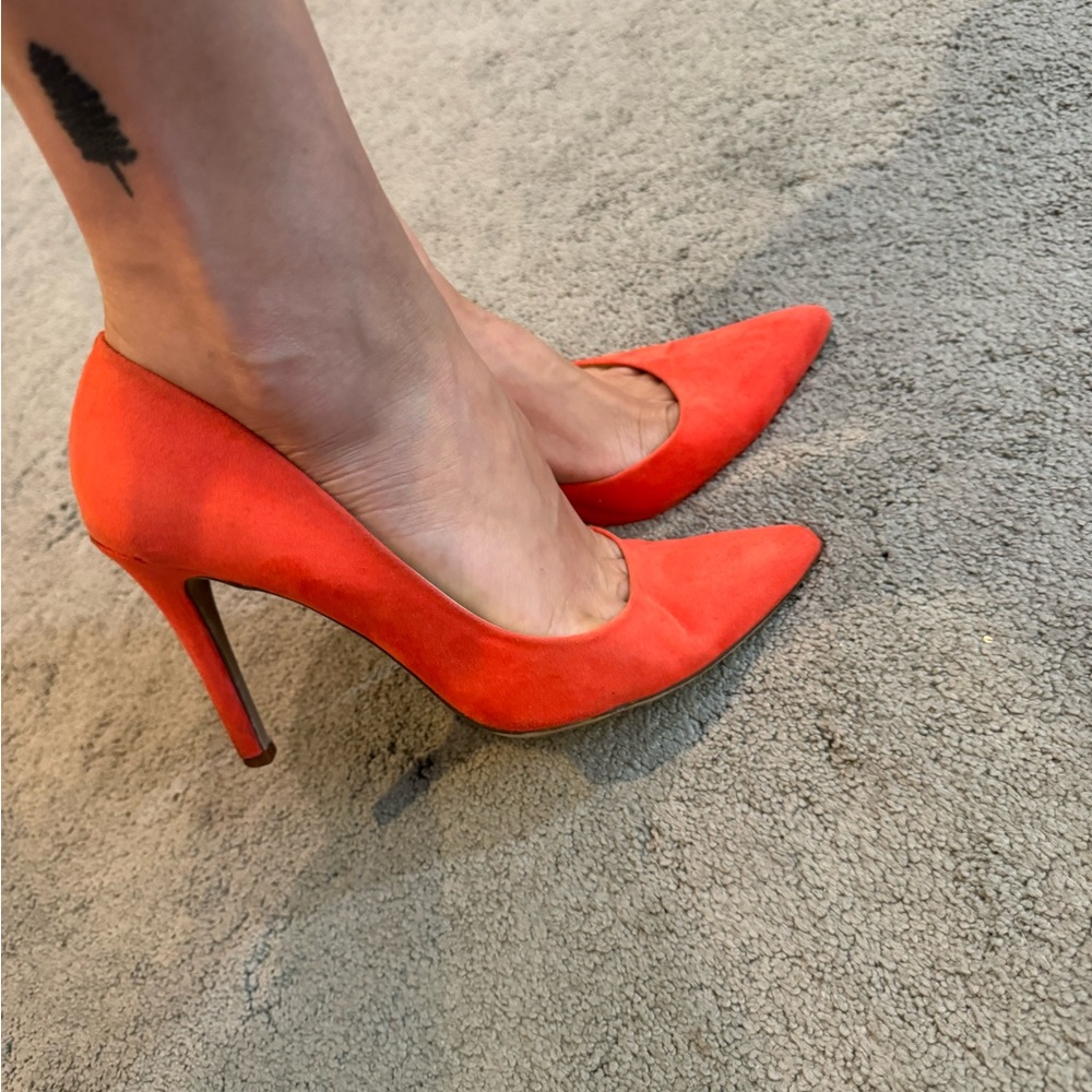 Cute orange “suede” pumps size 8
